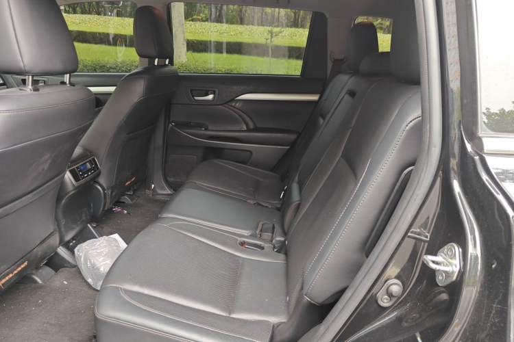 Used Toyota Highlander 2018 2.0T Four-Wheel Drive Luxury Edition 7 Seats China V Emission Standard Left Rear Seat