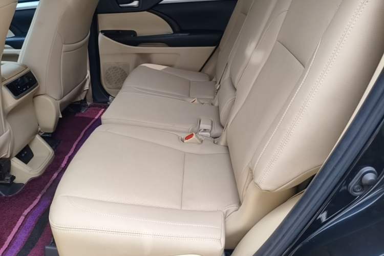 Used Toyota Highlander 2018 2.0T Two-Wheel Drive Elite Version 5 Seats China VI Standard Left Rear Seat