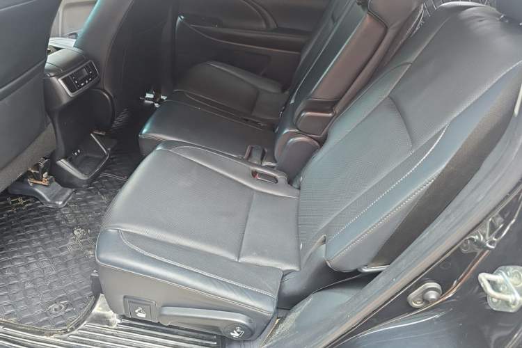 Used Toyota Highlander 2018 2.0T Four-Wheel Drive Prestige Version 7 Seats China VI Standard Left Rear Seat
