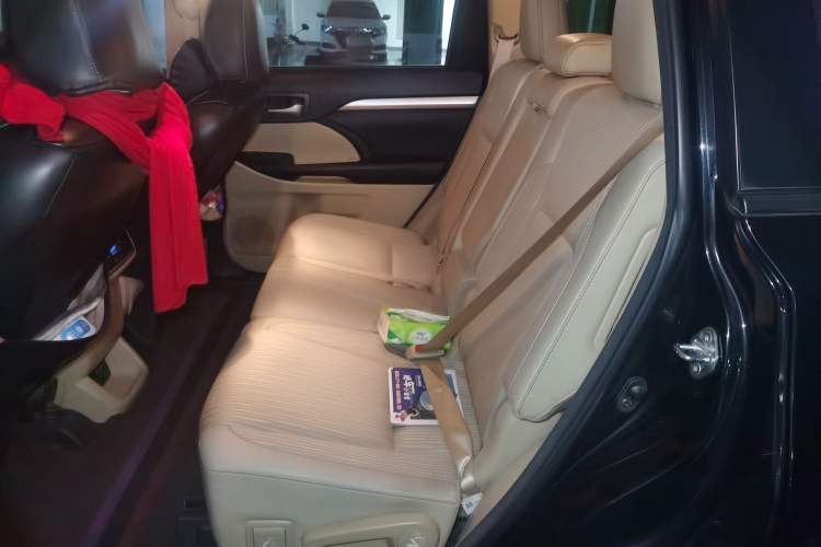 Used Toyota Highlander 2018 2.0T Four-Wheel Drive Elite Edition 7 Seats China V Standard Left Rear Seat