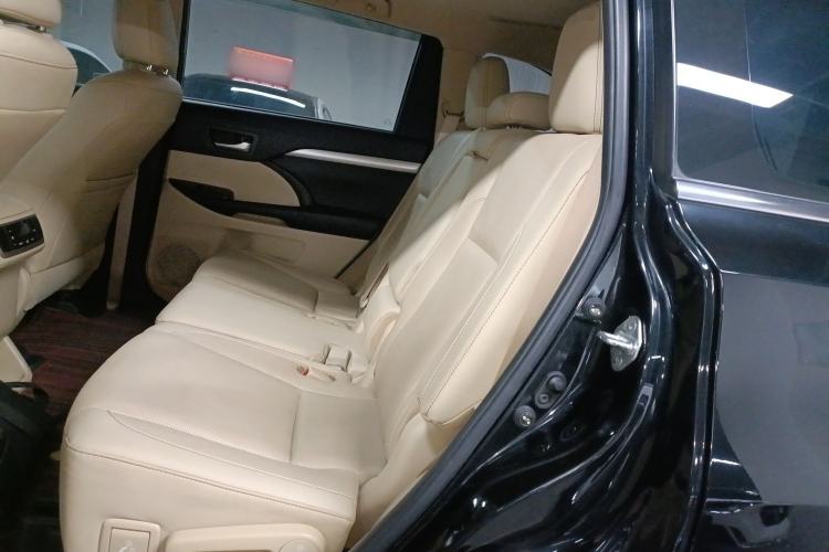 Used Toyota Highlander 2018 2.0T Four-Wheel Drive Luxury Version 7 Seats China VI Standard Left Rear Seat