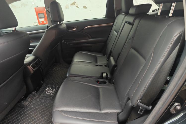 Used Toyota Highlander 2018 2.0T Four-Wheel Drive Ultimate Edition 7-Seater Emission Standard China V Left Rear Seat
