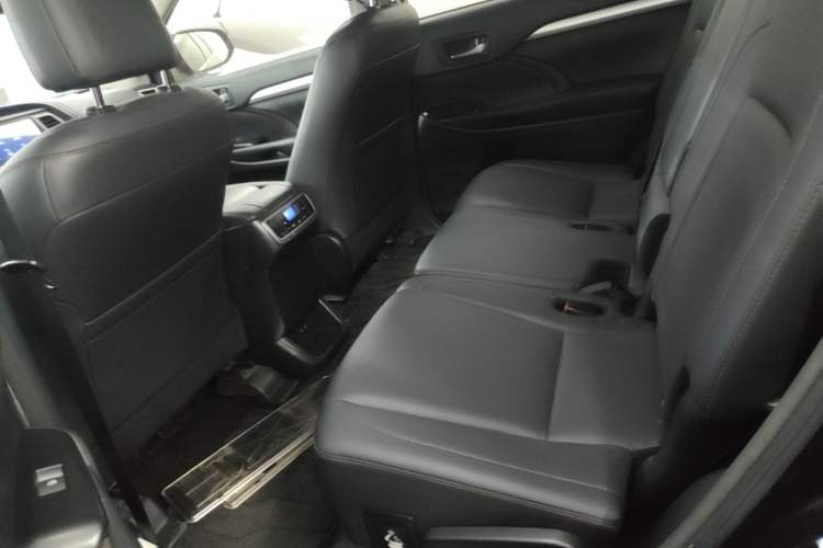 Used Toyota Highlander 2018 2.0T Four-Wheel Drive Luxury Version 7 Seats China VI Standard Left Rear Seat