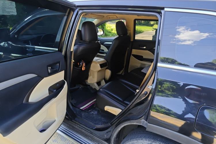 Used Toyota Highlander 2018 2.0T Two-Wheel Drive Elite Version 5 Seats China VI Standard Left Rear Seat