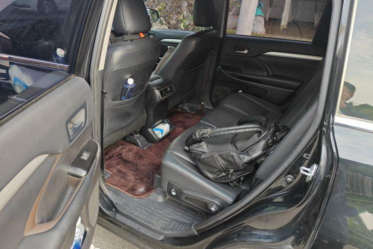 Used Toyota Highlander 2018 2.0T Two-Wheel Drive Luxury Edition 7 Seats China VI Standard Left Rear Seat