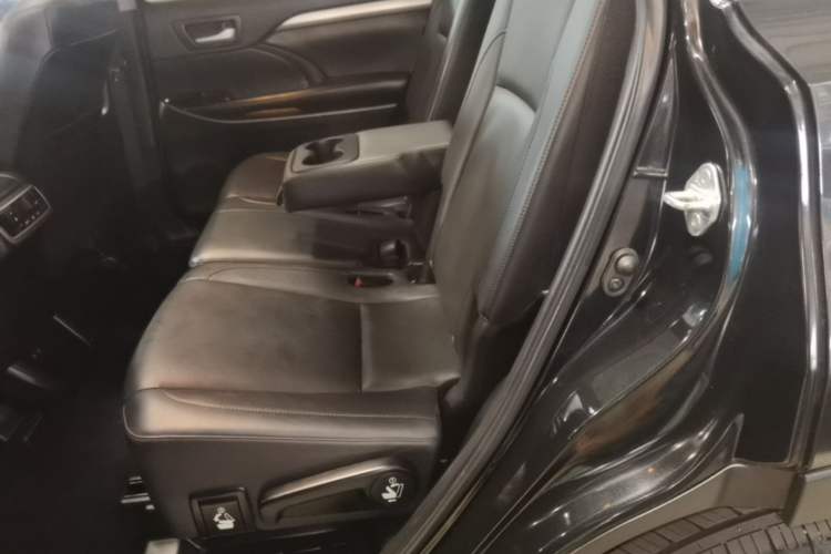 Used Toyota Highlander 2018 2.0T Four-Wheel Drive Luxury Version 7 Seats China VI Standard Left Rear Seat
