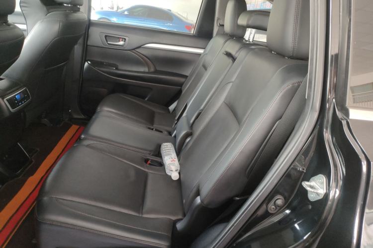 Used Toyota Highlander 2018 2.0T Four-Wheel Drive Luxury Version 7 Seats China VI Standard Left Rear Seat