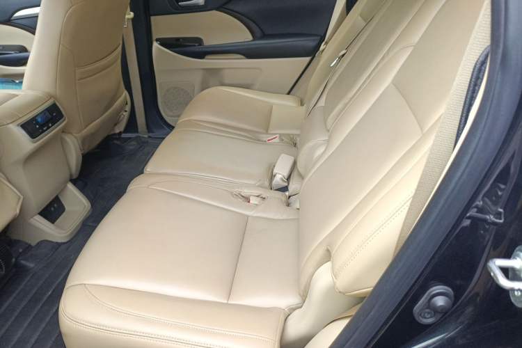 Used Toyota Highlander 2018 2.0T Two-Wheel Drive Elite Edition 7 Seats China VI Standard Left Rear Seat