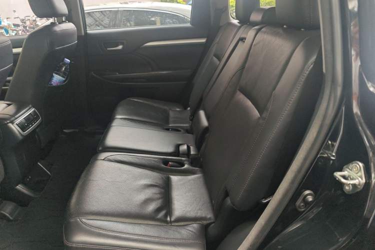 Used Toyota Highlander 2018 2.0T Four-Wheel Drive Luxury Edition 7 Seats China V Emission Standard Left Rear Seat