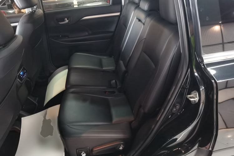 Used Toyota Highlander 2018 2.0T Four-Wheel Drive Luxury Edition 7 Seats China V Emission Standard Left Rear Seat