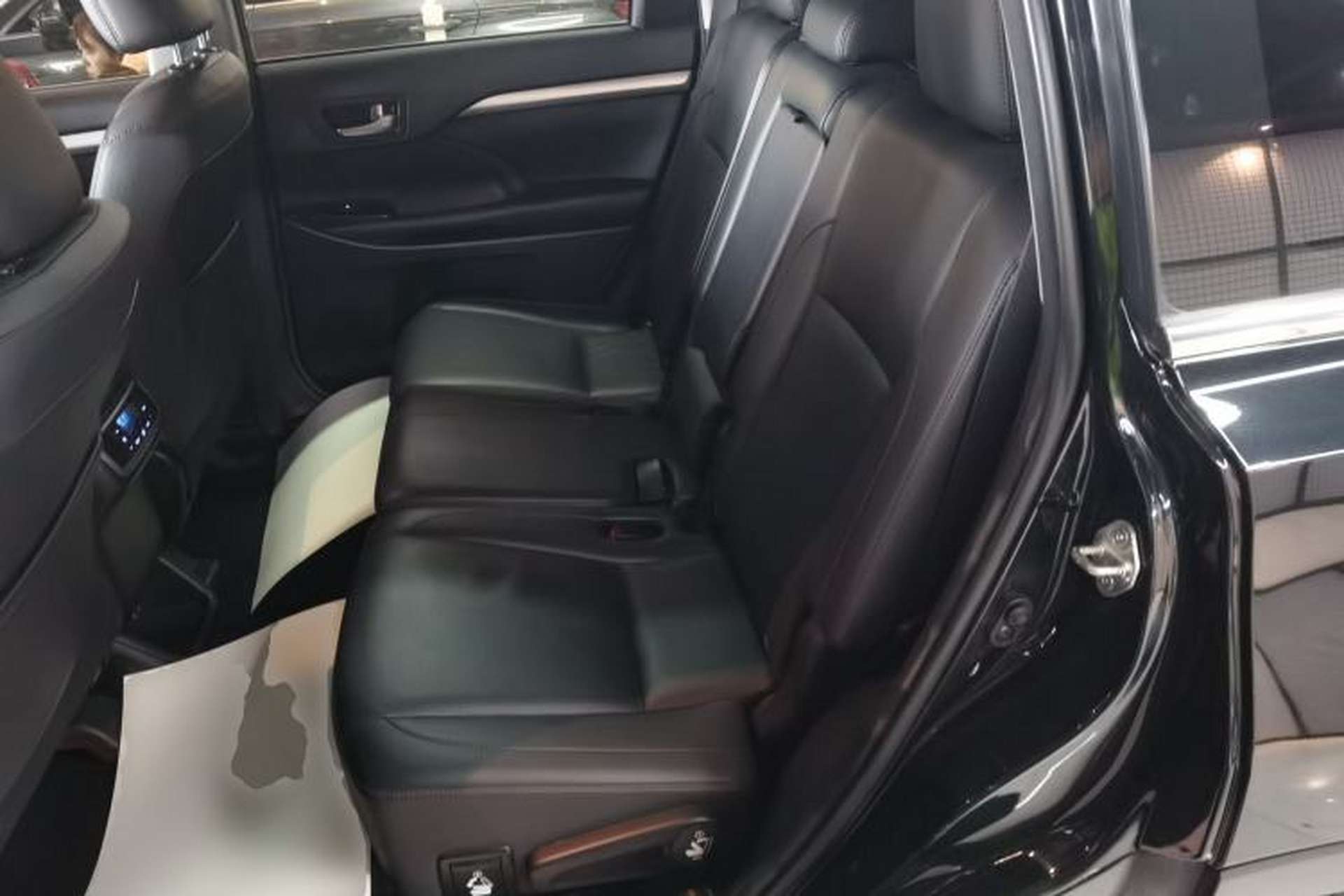 Used Toyota Highlander 2018 2.0T Four-Wheel Drive Luxury Edition 7 Seats China V Emission Standard Left Rear Seat