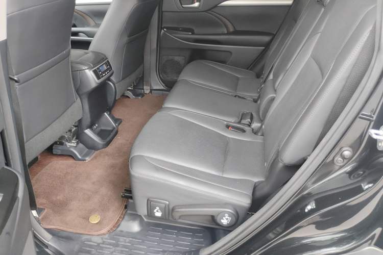 Used Toyota Highlander 2018 2.0T Two-Wheel-Drive Luxury Edition 7 Seats Emission Standard China V Left Rear Seat