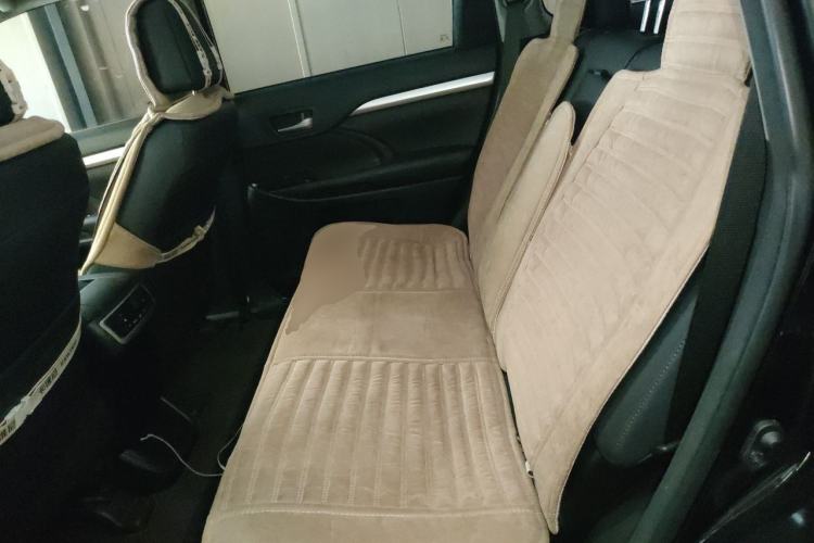 Used Toyota Highlander 2018 2.0T Two-Wheel Drive Prestige Version 7 Seats China V Emission Standard Left Rear Seat