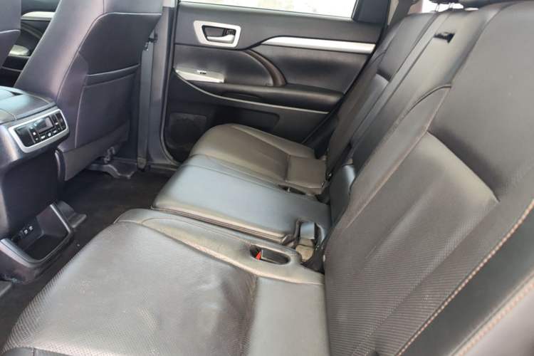 Used Toyota Highlander 2018 2.0T Four-Wheel Drive Prestige Version 7 Seats China V Emission Standard Left Rear Seat