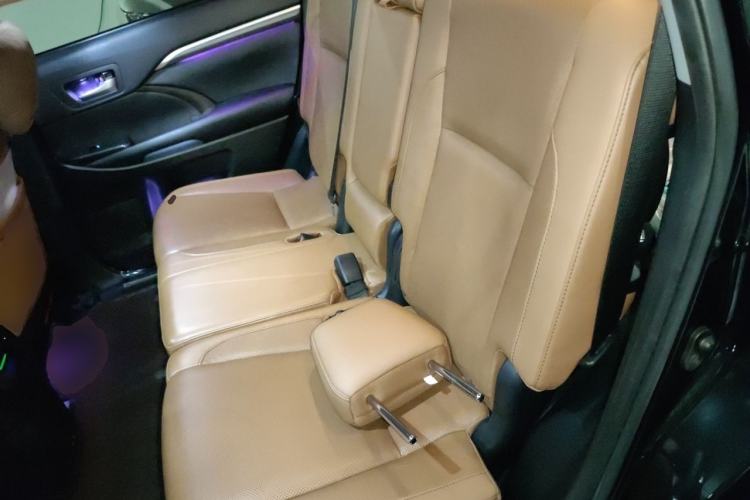 Used Toyota Highlander 2018 2.0T Four-Wheel Drive Knight Edition 7 Seats China VI Standard Left Rear Seat