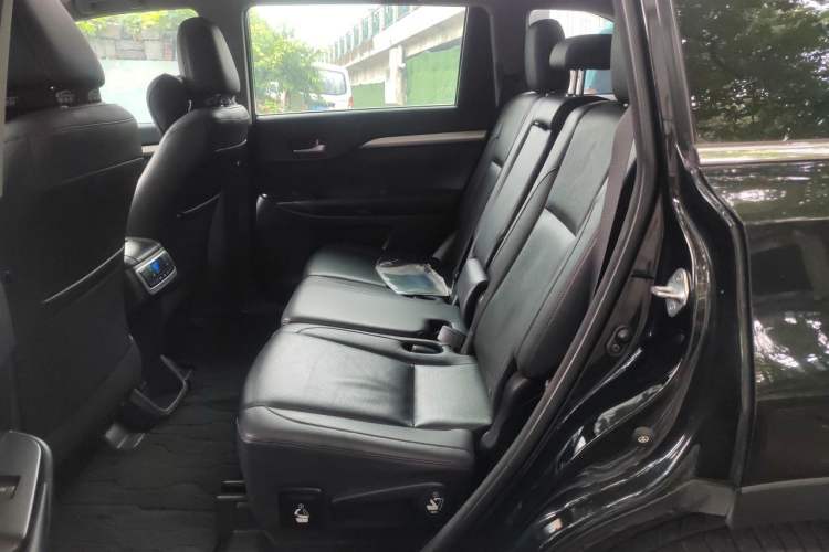 Used Toyota Highlander 2018 2.0T Two-Wheel-Drive Luxury Edition 7 Seats Emission Standard China V Left Rear Seat