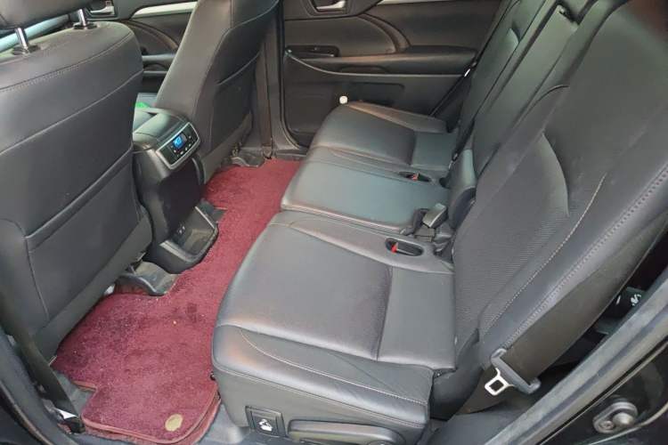 Used Toyota Highlander 2018 2.0T Two-Wheel Drive Prestige Version 7 Seats China V Emission Standard Left Rear Seat