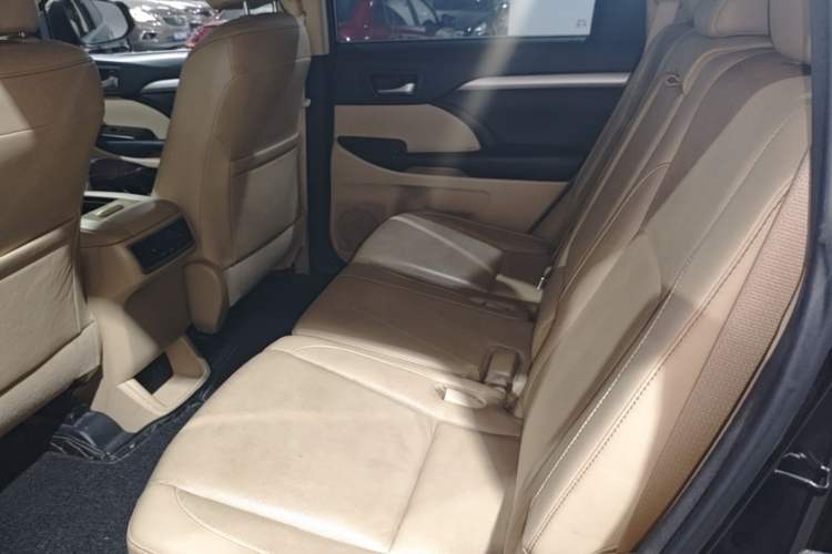 Used Toyota Highlander 2018 2.0T Four-Wheel Drive Luxury Edition 7 Seats China V Emission Standard Left Rear Seat
