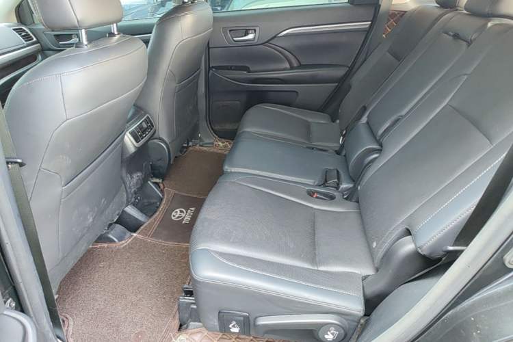 Used Toyota Highlander 2018 2.0T Four-Wheel Drive Ultimate Edition 7-Seater Emission Standard China V Left Rear Seat