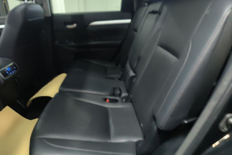 Used Toyota Highlander 2018 2.0T Four-Wheel Drive Luxury Edition 7 Seats China V Emission Standard Left Rear Seat