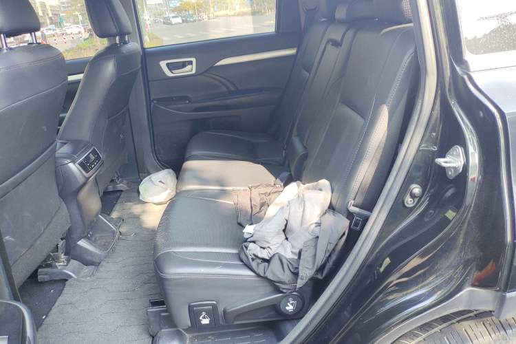 Used Toyota Highlander 2018 2.0T Four-Wheel Drive Luxury Edition 7 Seats China V Emission Standard Left Rear Seat