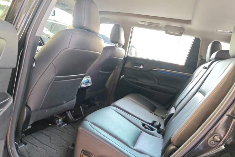 Used Toyota Highlander 2018 2.0T Four-Wheel Drive Luxury Version 7 Seats China VI Standard Left Rear Seat