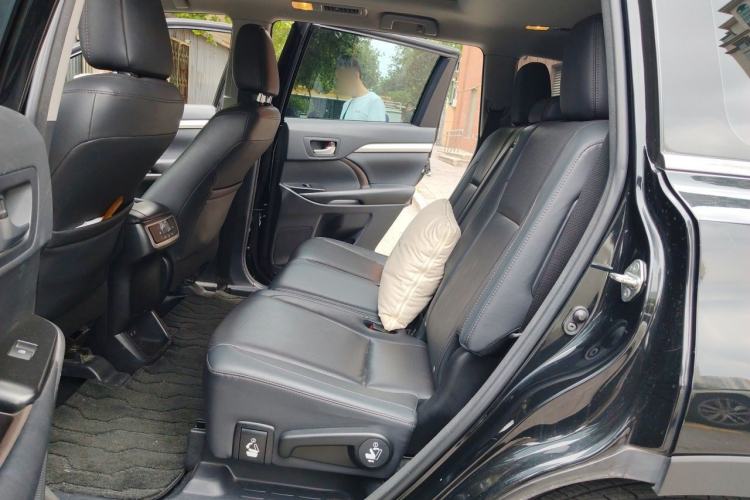 Used Toyota Highlander 2018 2.0T Four-Wheel Drive Luxury Version 7 Seats China VI Standard Left Rear Seat