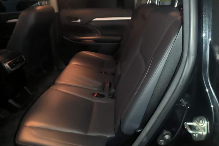 Used Toyota Highlander 2018 2.0T Four-Wheel Drive Luxury Version 7 Seats China VI Standard Left Rear Seat