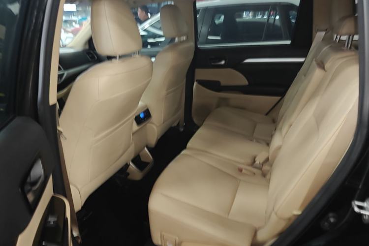 Used Toyota Highlander 2018 2.0T Four-Wheel Drive Luxury Edition 7 Seats China V Emission Standard Left Rear Seat