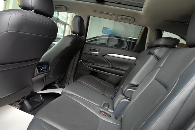 Used Toyota Highlander 2018 2.0T Four-Wheel Drive Luxury Version 7 Seats China VI Standard Left Rear Seat