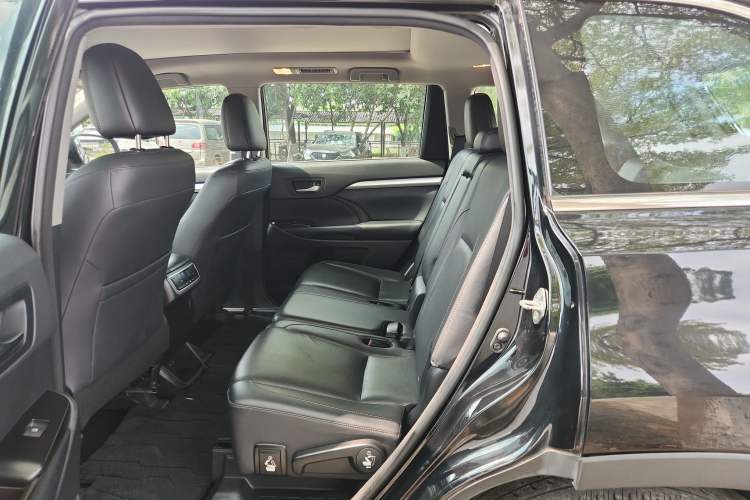 Used Toyota Highlander 2018 2.0T Two-Wheel-Drive Luxury Edition 7 Seats Emission Standard China V Left Rear Seat