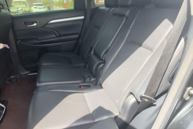 Used Toyota Highlander 2018 2.0T Four-Wheel Drive Luxury Edition 7 Seats China V Emission Standard Left Rear Seat