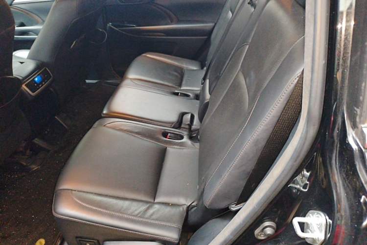 Used Toyota Highlander 2018 2.0T Four-Wheel Drive Luxury Edition 7 Seats China V Emission Standard Left Rear Seat