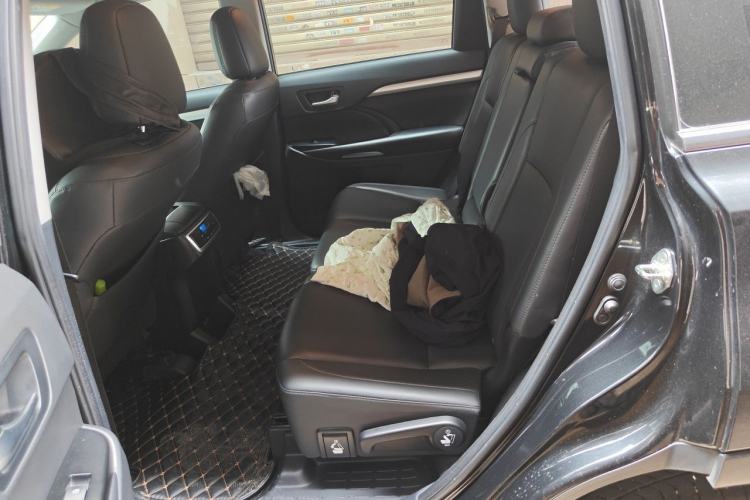 Used Toyota Highlander 2018 2.0T Four-Wheel Drive Luxury Version 7 Seats China VI Standard Left Rear Seat