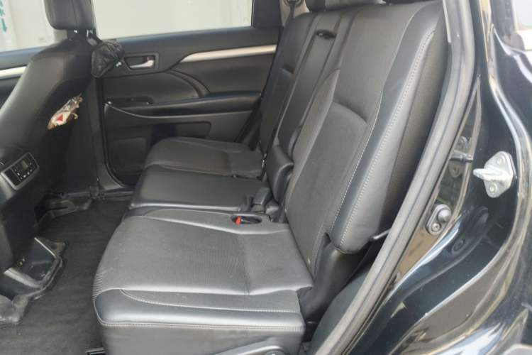 Used Toyota Highlander 2018 2.0T Two-Wheel Drive Prestige Version 7 Seats China V Emission Standard Left Rear Seat