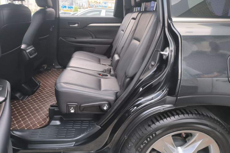 Used Toyota Highlander 2018 2.0T Four-Wheel Drive Luxury Version 7 Seats China VI Standard Left Rear Seat