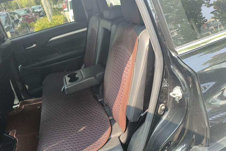 Used Toyota Highlander 2018 2.0T Four-Wheel Drive Luxury Version 7 Seats China VI Standard Left Rear Seat