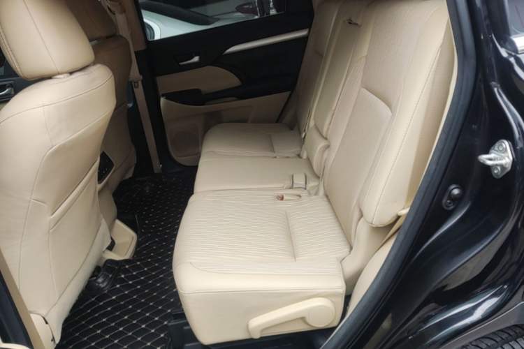 Used Toyota Highlander 2018 2.0T Two-Wheel Drive Elite Edition 5 Seats Emission Standard China V Left Rear Seat