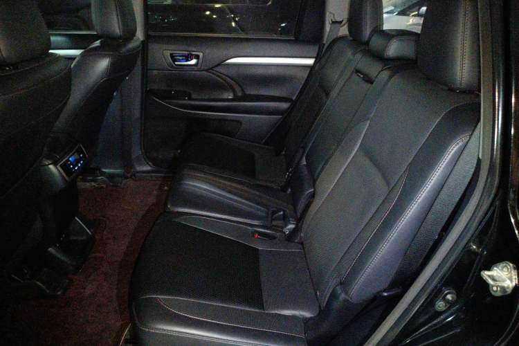 Used Toyota Highlander 2018 2.0T Four-Wheel Drive Luxury Edition 7 Seats China V Emission Standard Left Rear Seat