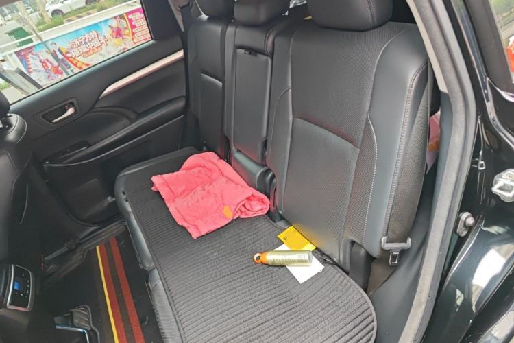 Used Toyota Highlander 2018 2.0T Four-Wheel Drive Luxury Version 7 Seats China VI Standard Left Rear Seat
