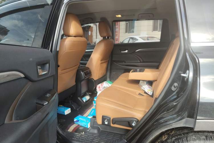 Used Toyota Highlander 2018 2.0T Four-Wheel Drive Knight Edition 7 Seats China VI Standard Left Rear Seat