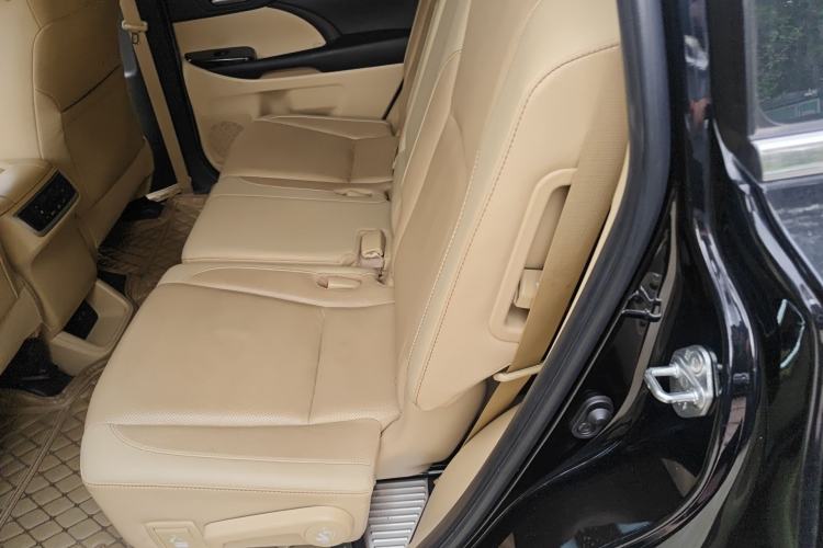 Used Toyota Highlander 2018 2.0T Four-Wheel Drive Luxury Edition 7 Seats China V Emission Standard Left Rear Seat