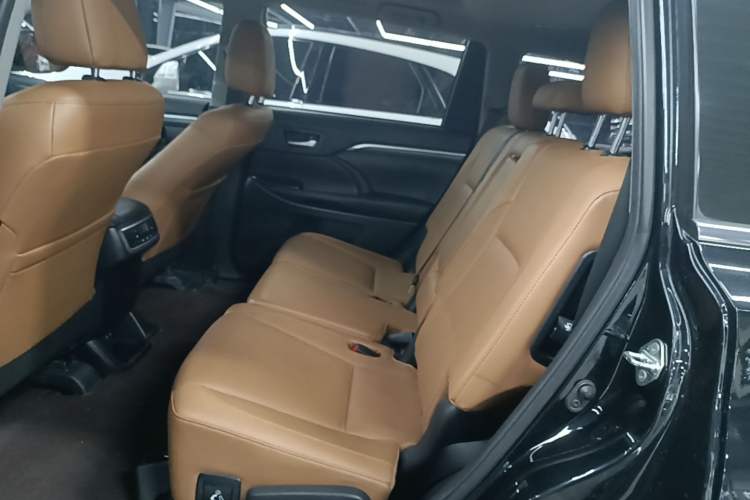Used Toyota Highlander 2018 2.0T Four-Wheel Drive Knight Edition 7 Seats China VI Standard Left Rear Seat
