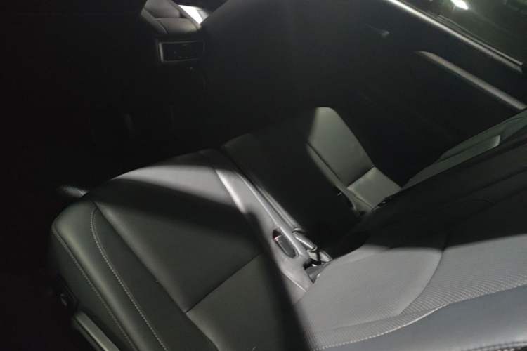 Used Toyota Highlander 2018 2.0T Four-Wheel Drive Luxury Version 7 Seats China VI Standard Left Rear Seat