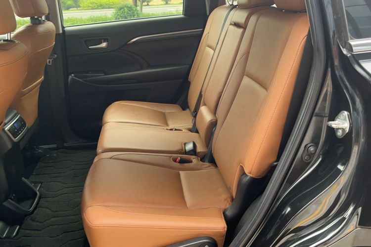 Used Toyota Highlander 2018 2.0T Four-Wheel Drive Knight Edition 7 Seats China VI Standard Left Rear Seat