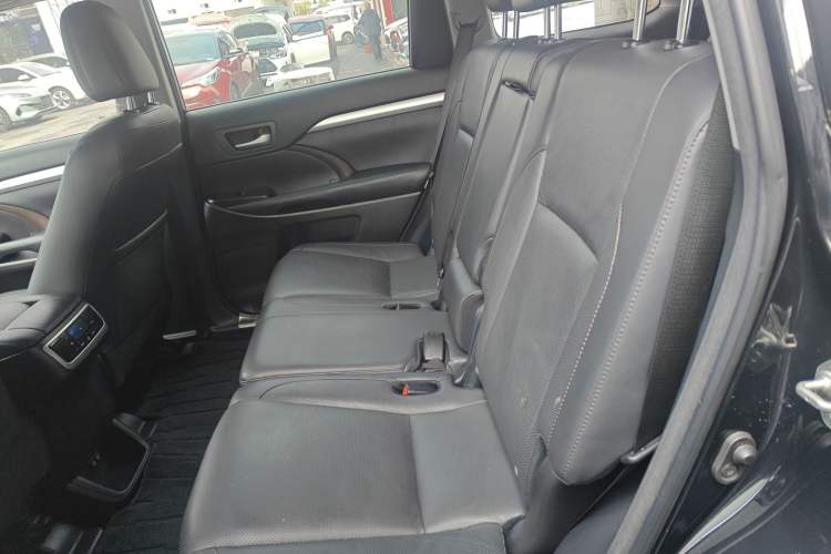 Used Toyota Highlander 2018 2.0T Four-Wheel Drive Luxury Edition 7 Seats China V Emission Standard Left Rear Seat