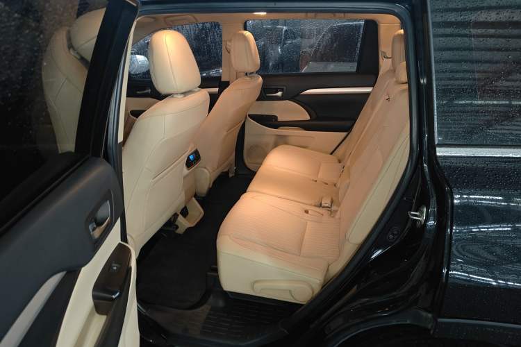 Used Toyota Highlander 2018 2.0T Two-Wheel Drive Elite Version 5 Seats China VI Standard Left Rear Seat