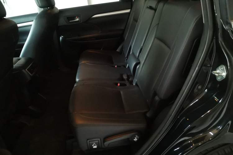 Used Toyota Highlander 2018 2.0T Four-Wheel Drive Prestige Version 7 Seats China VI Standard Left Rear Seat