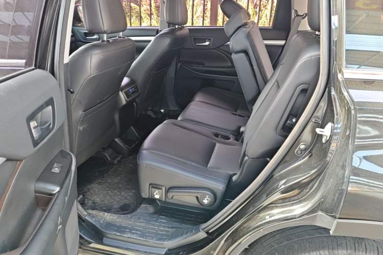 Used Toyota Highlander 2018 2.0T Four-Wheel Drive Luxury Edition 7 Seats China V Emission Standard Left Rear Seat