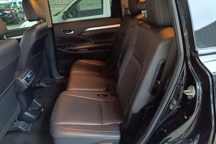 Used Toyota Highlander 2018 2.0T Four-Wheel Drive Luxury Version 7 Seats China VI Standard Left Rear Seat